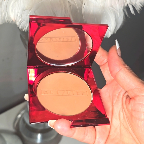 One SIZE Patrick Starrr Turn Up The Base Versatile Powder Foundation DAR… - Picture 3 of 3